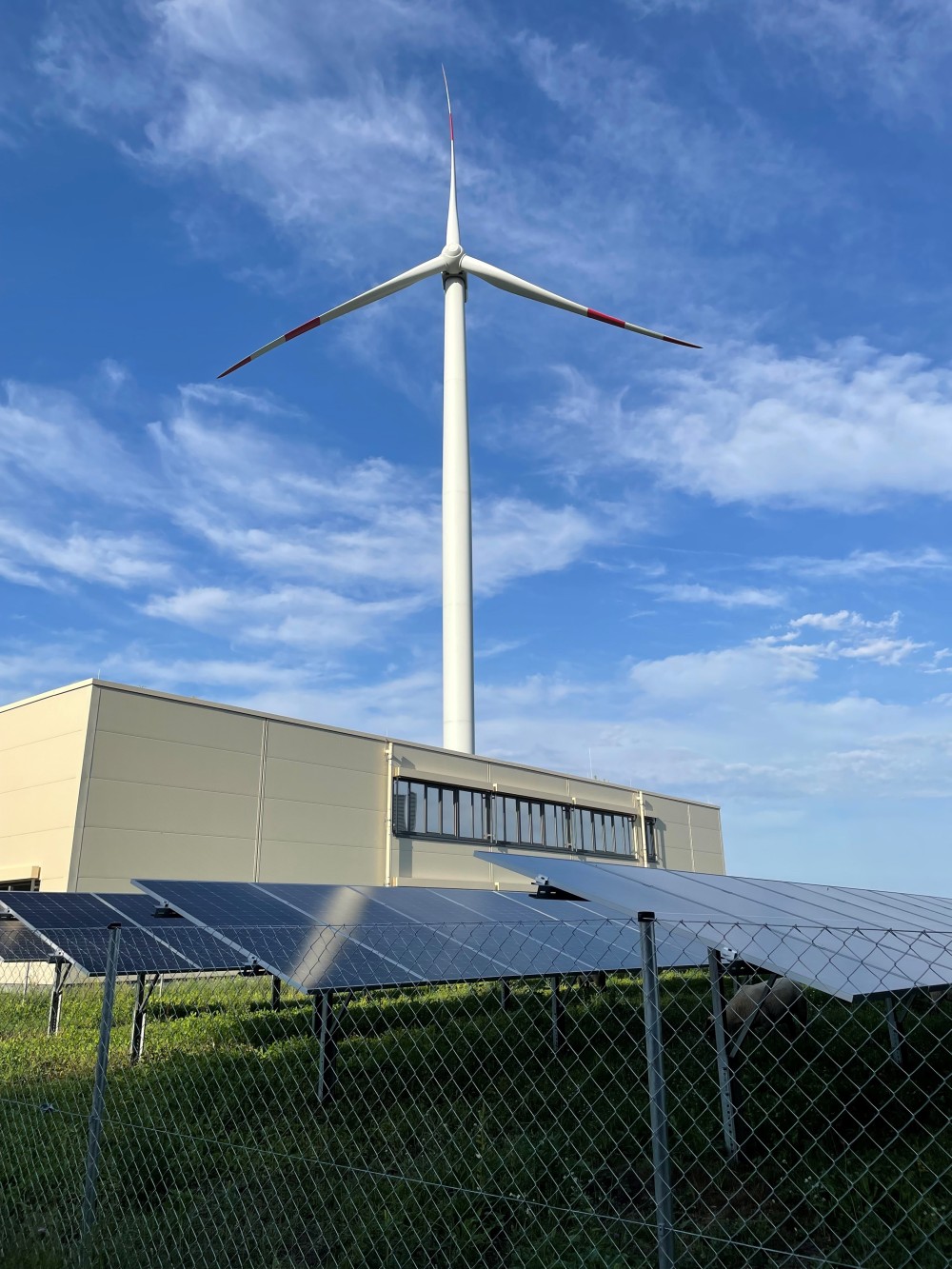 Windkraftanlage und PV-Anlage im Fraunhofer - Institut für Chemische Technologie (ICT) in Pfinztal - Berghausen