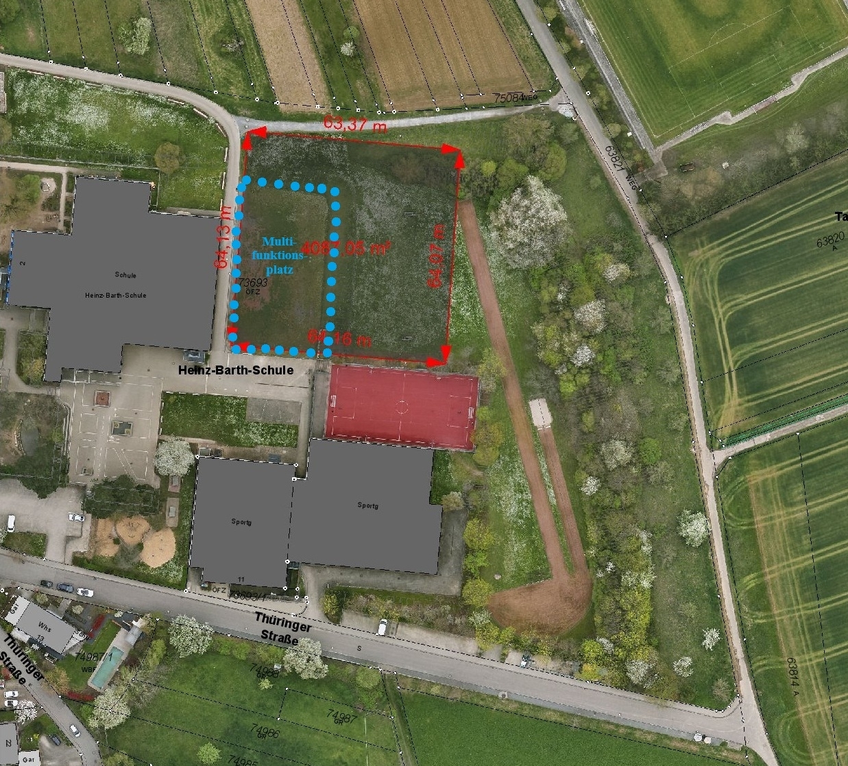 Schulgelände der Heinz-Barth-Schule mit Multifunktionsplatz Wettersbach